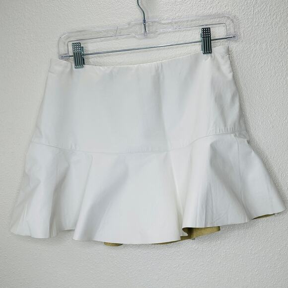 NWT Cotton Candy LA White Flounce Mini Skirt Built-in Shorts M - Picture 3 of 13